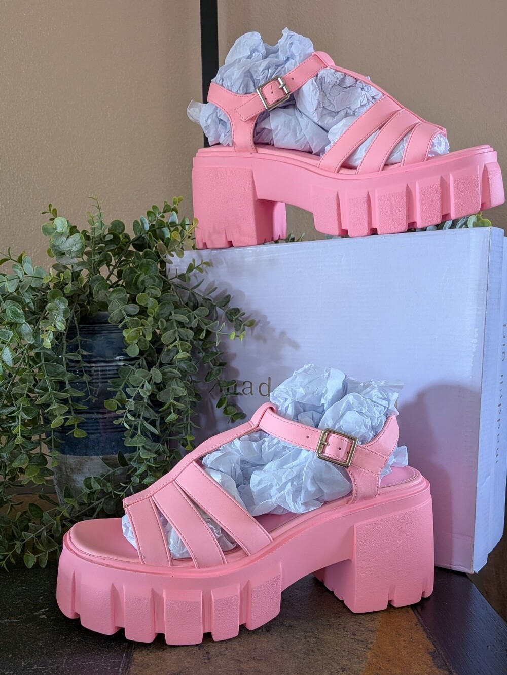 NWT! Madden Girl Galexia Strappy Platform Fisherman Sandals Size 9.5 in PINK
